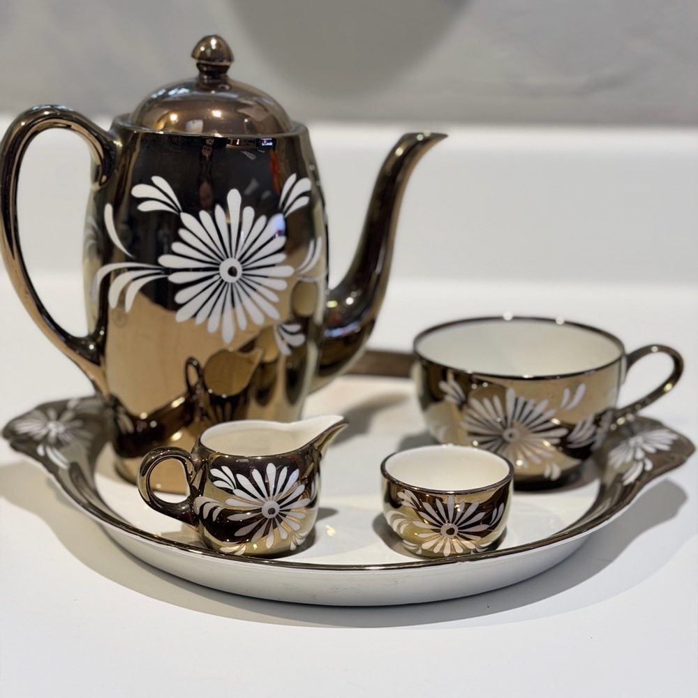 Elegant Floral Coffee & Tea Set - Gold and White